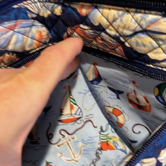 NWOT. Vera Bradley Cross body purse - Picture 3 of 7